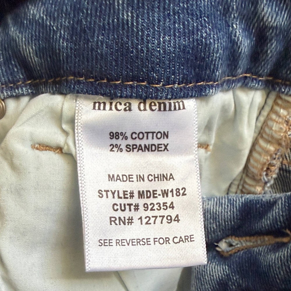 pale Wide-Leg Light Blue Denim Jeans with Raw Hem - Picture 3 of 4